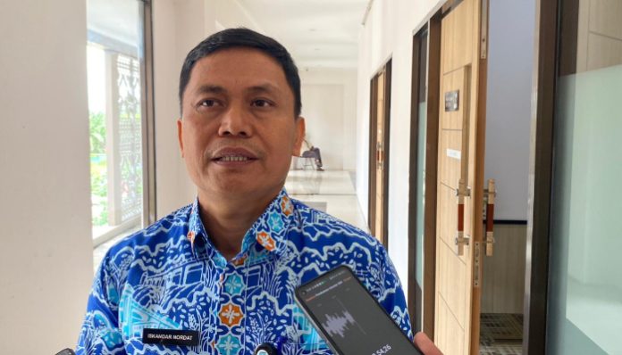 Kepala BKPSDM Kabupaten Serang Iskandar Nordat saat diwawancarai.