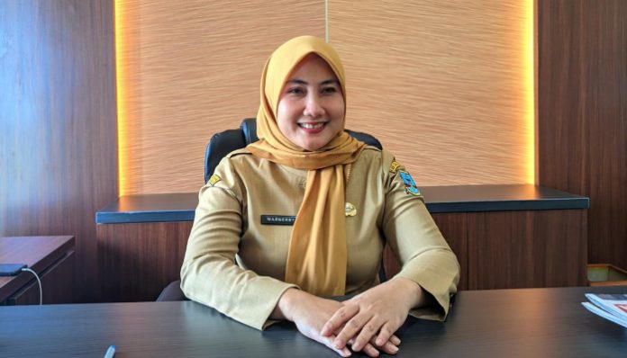 Kepala Disdukcapil Kabupaten Serang, Warnerry Poetri, memberikan keterangan terkait tingginya angka kehilangan KTP di wilayahnya