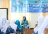 Ketua TP PKK Provinsi Banten Tinawati Andra Soni memberikan motivasi kepada siswa saat program PKK Mengajar di SMKN 2 Pandeglang
