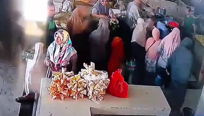 Komplotan Copet Emak-emak Gasak Gelang Emas 20 Gram di Pasar Baros