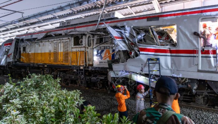 Kondisi insiden kecelakaan kereta di Bekasi