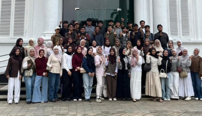 Mahasiswa KPI UIN Banten Belajar Jurnalistik Foto di Galeri Nasional