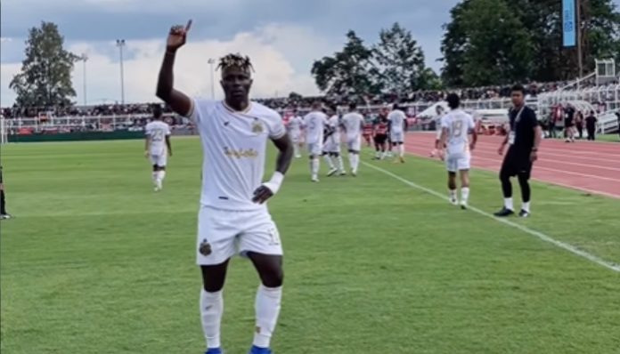 Moussa Sidibe merayakan gol kemenangan Bhayangkara FC ke gawang Persija Jakarta