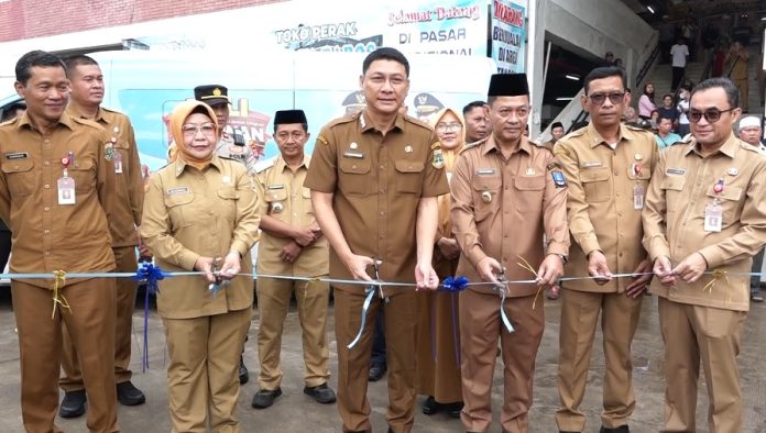 Pedagang yang memiliki NIB dapat akses langsung ribuan liter Minyakita (Foto: Bantentv.com)