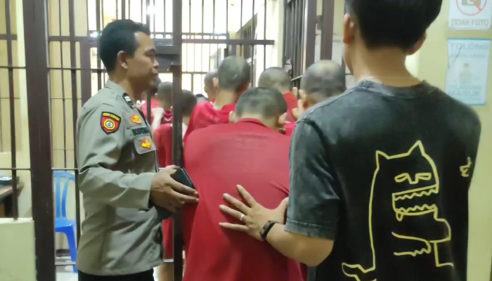 Para pelaku pengeroyokan saat digiring di Polres Pandeglang.