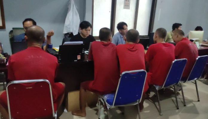 Para pelaku pengeroyokan saat diintrogasi di Polres Pandeglang