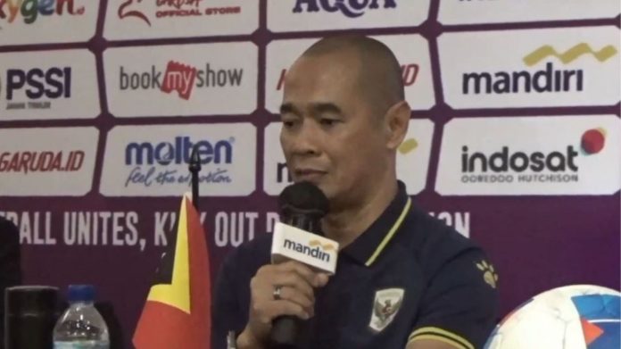 Pelatih Timnas Indonesia U-17 Kurniawan Dwi yulianto dalam sesi konferensi pers jelang Piala AFF U-17 2026