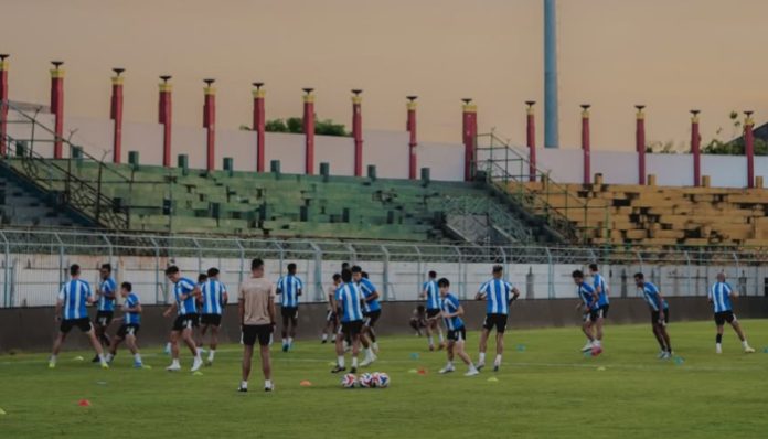 Pemain Dewa United menjalani sesi latihan jelang menghadapi Madura United