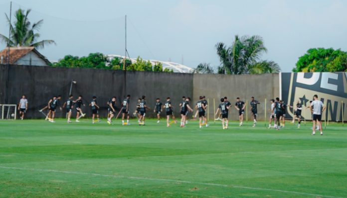 Pemain Dewa United saat sesi latihan jelang menghadapi Persib Bandung