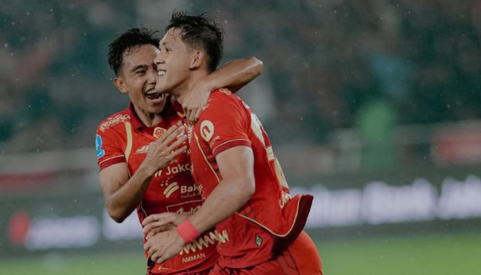 Pemain Persija Jakarta merayakan gol ke gawang Persebaya Surabaya dalam laga pekan ke-27 BRI Super League 2025/2026