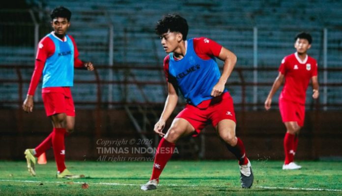 Pemain Timnas Indonesia U-17 bersiap menghadapi Vietnam pada laga penentuan Grup A Piala AFF U-17