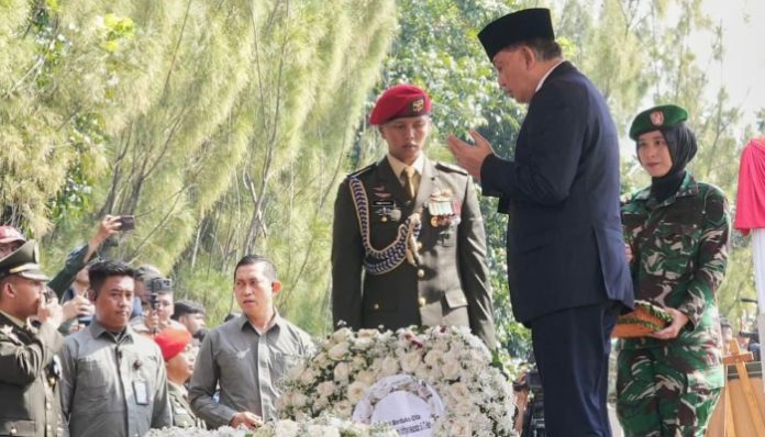 Pemakaman militer Mayor Inf Anumerta Zulmi Aditya Iskandar di TMP Cikutra Bandung