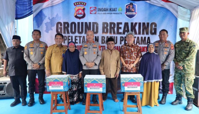 Polda Banten bekerja sama dengan PT Indah Kiat Pulp & Paper Tbk Serang melaksanakan peletakan batu pertama program bedah rumah tidak layak huni (RTLH) di Kampung Tegal Maja