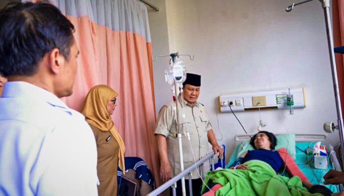 Presiden Prabowo Jenguk Korban Kecelakaan Kereta di RSUD Bekasi (Foto/BPMI Setpres)