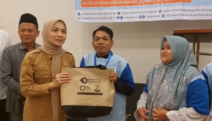 Puluhan Penyandang Disabilitas Ikuti Pelatihan Olahan Ikan di Kabupaten Serang