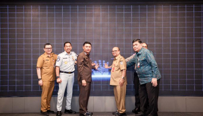 Sekda Provinsi Banten bersama Kepala Bapenda Banten saat peluncuran aplikasi Samsat Ceria