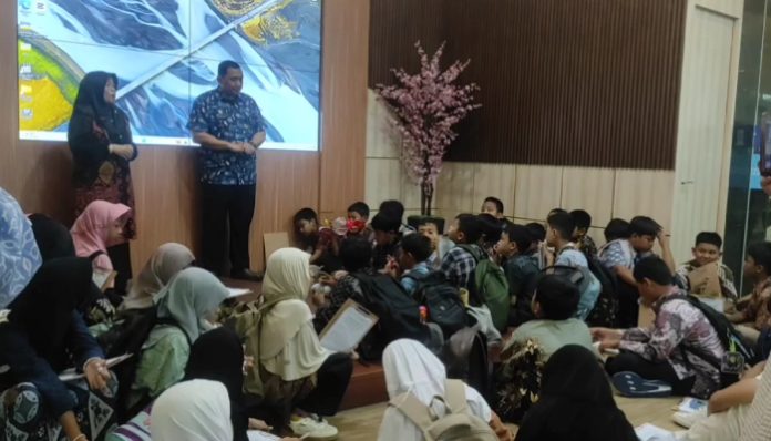 Siswa SD Datangi Mall Pelayanan Publik Cilegon