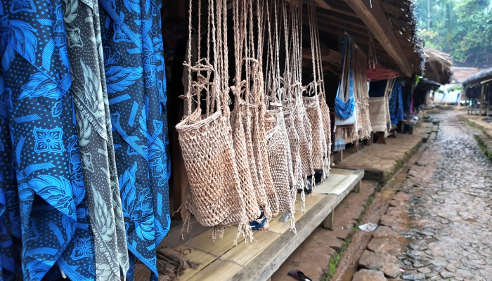 Tas Koja dan Aksesori Unik khas Baduy (Foto/Bantentv.com)