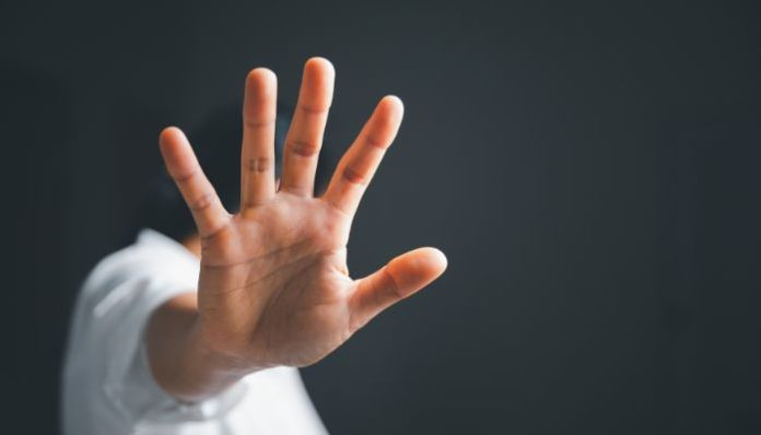 Ilustrasi. Kronologi 16 mahasiswa FH UI yang mengakui pelecehan seksual via grup chat (Foto: Canva/ doidam10)