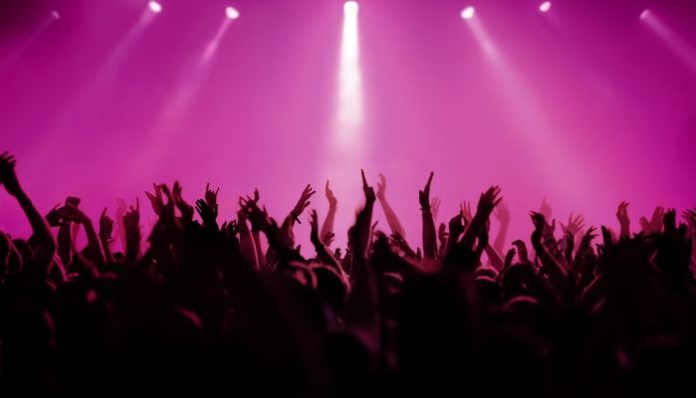 Ilustrasi. Empat agensi besar K Pop berencana menghadirkan festival musik global menandingi Coachella (Foto: Canva/ Getty Images)