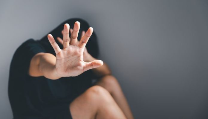 Ilustrasi kekerasan seksual terhadap anak dan perempuan (Foto: Canva/ doidam10)