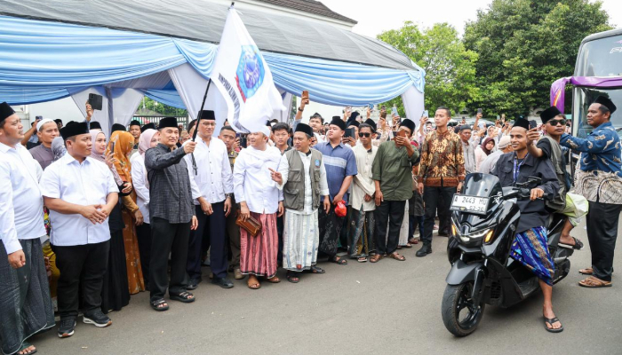 Wagub Banten Lepas 1.200 Santri ke Lirboyo Kediri