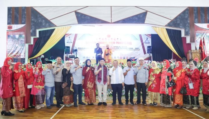 Wakil Gubernur Banten Achmad Dimyati Natakusumah saat menghadiri Halalbihalal IKKM di Pandeglang.