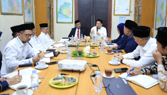 Wakil Gubernur Banten Achmad Dimyati Natakusumah saat rapat koordinasi bersama BAZNAS Provinsi Banten