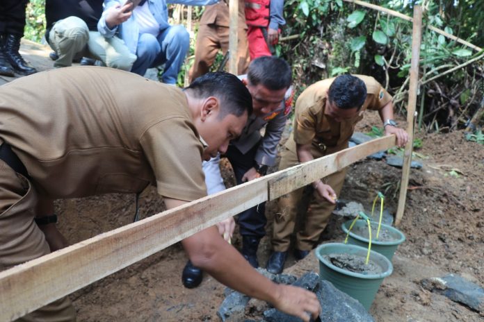 Polres Lebak membangun Jembatan Merah Putih untuk meningkatkan akses warga (Bantentv.com/ Riki)