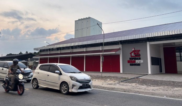 Suasana gedung KMP di kelurahan Kebonsari (Foto: Bantentv.com/ Ali)