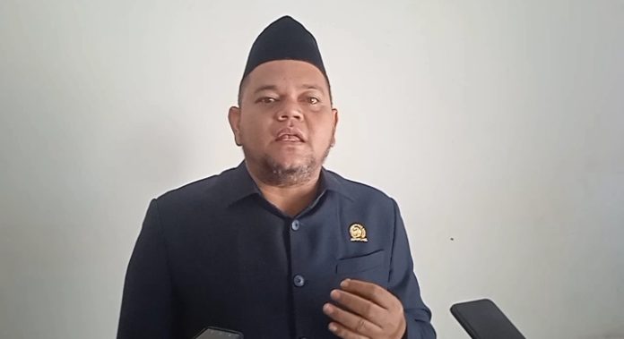 Anggota Komisi III DPRD Lebak, Regen Abdul Aris (Foto: Bantentv.com/ Nano)
