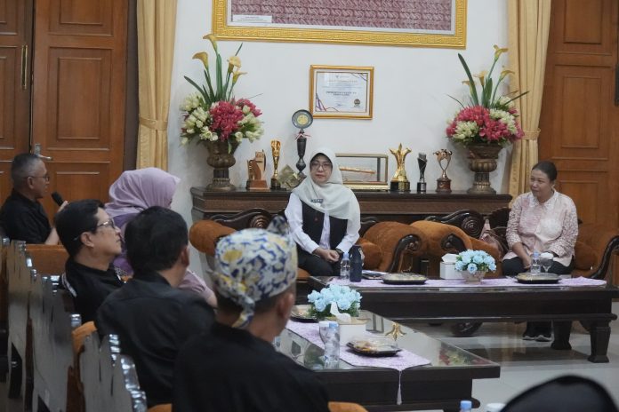Bupati Pandeglang saat koordinasi bersama Kementerian Perdagangan dan Kementerian PUPR (Foto: Bantentv.com/ Rangga)