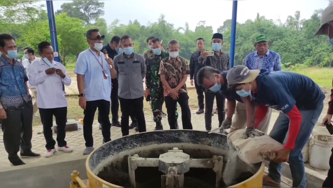 Kepala BNPT, Komjen Pol (Purn) Eddy Hartono, saat membuka Kick Off Produksi Paving Block berbahan FABA (Foto: Bantentv.com/ Rangga)
