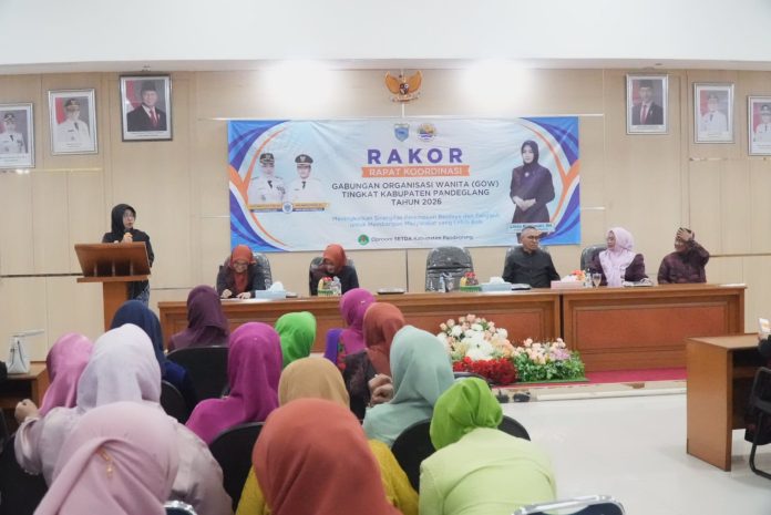 Bupati Pandeglang, Raden Dewi Setiani, saat menghadiri Rapat Koordinasi Gabungan Organisasi Wanita (GOW)