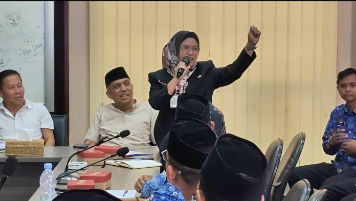 Kepala BKPSDM Kota Serang, Murni saat audiensi di Gedung DPRD Kota Serang, Senin 27 April 2026 (Foto: Bantentv.com/ Jaya)