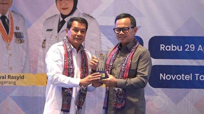 Bupati Tangerang dan Wakil Menteri Dalam Negeri Republik Indonesia saat diskusi aglomerasi Sustainable Aglo City Summit 2026 di Novotel Tangerang BSD City, Rabu 29 April 2026 (Foto: Bantentv.com)