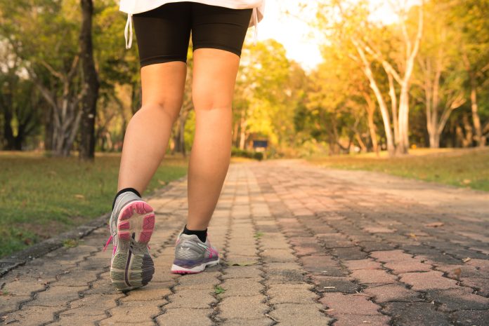 Sering jalan kaki? ini waktu terbaik agar manfaatnya maksimal (Foto: Freepik)