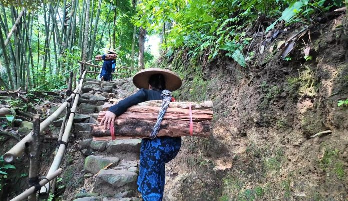 Potret aktivitas sehari-hari masyarakat Baduy (Foto: Bantentv.com)