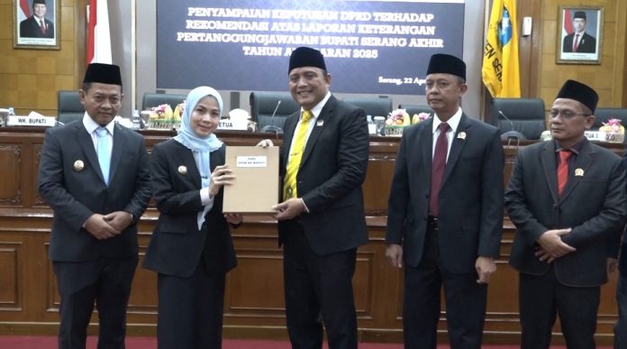 Rapat paripurna dengan agenda penyampaian rekomendasi atas Laporan Keterangan Pertanggungjawaban (LKPJ) Bupati Serang Tahun Anggaran 2025  pada Rabu, 22 April 2026 (Foto: Bantentv.com)