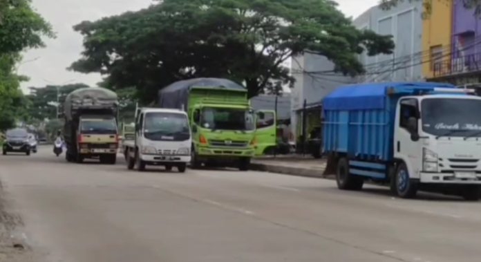 APTRINDO Banten meminta untuk mengkaji ulang pembatasan truk di Jalan Lingkar Selatan (Foto: Bantentv.com/ Ali)