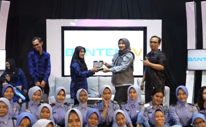 Kunjungan industri siswa SMKN 1 Kabupaten Tangerang ke Banten TV (Foto: Bantentv.com)