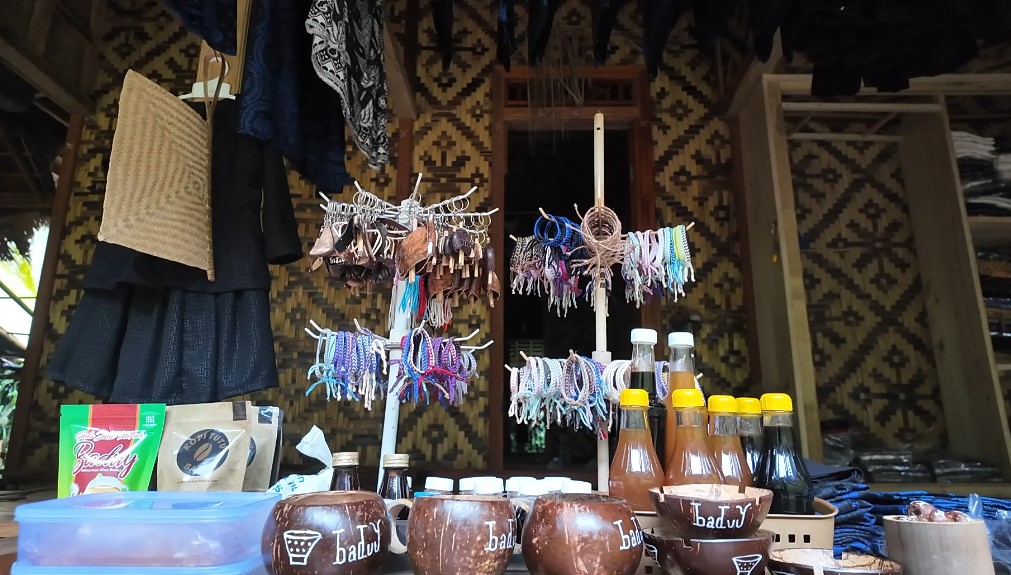 Kerajinan hingga hasil alam yang jadi penopang ekonomi masyarakat Baduy (Foto: Bantentv.com)