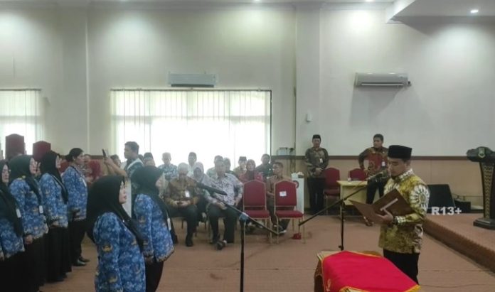 Pemerintah Kota Cilegon melakukan rotasi pejabat di Aula Setda Kota Cilegon (Foto: Bantentv.com/ Ali)