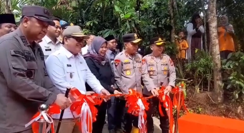 Kapolda Banten menanam 1.000 pohon dan meresmikan jembatan presisi di Lebak (Foto: Bantentv.com/ Nano)