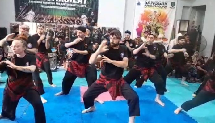 15 Pesilat Asal Italia Ikut Berlatih di Lebak