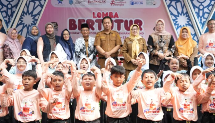 Asisten daerah III didampingi kepala DPAD pandeglang, saat membuka acara lomba bertutur