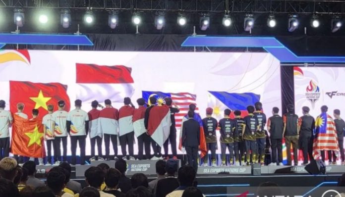 Atlet tim nasional esports Indonesia nomor Crossfire : Legends tengah upacara penyerahan medali usai meraih emas dalam SEA Esports Nations Cup 2026 di Ho Chi Minh (Foto/Antara)
