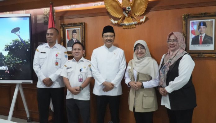 Bupati Dewi Setiani saat melakukan audiensi dengan Menteri Sosial RI.