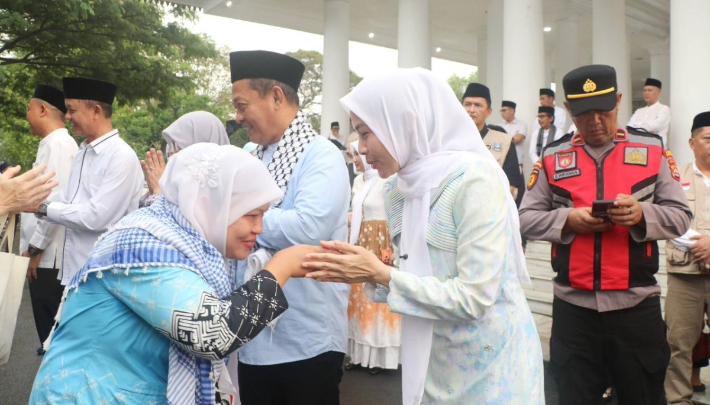 Bupati Zakiyah lepas jemaah haji kabupaten serang