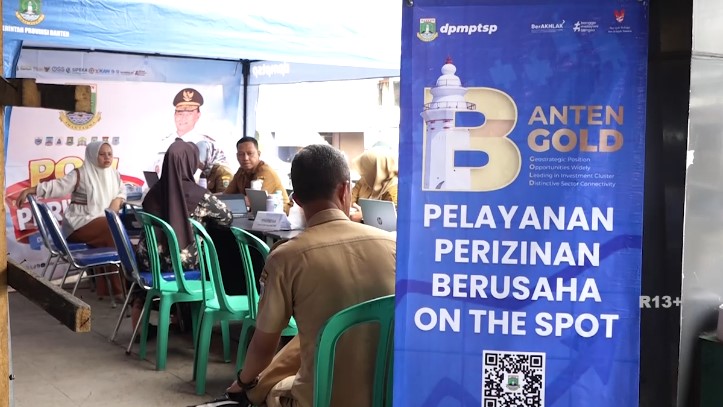 DPMPTSP Banten saat melakukan pelayanan di Pasar Badak (Foto: Bantentv.com)